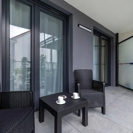 Seaside With Parking, Air Conditioning And Elevator Close To The By Renters