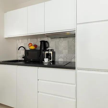 Апартаменты Seaside With Parking, Air Conditioning And Elevator Close To The By Renters *