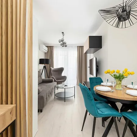 Seaside With Parking, Air Conditioning And Elevator Close To The By Renters * Niechorze
