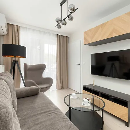 Seaside With Parking, Air Conditioning And Elevator Close To The By Renters Niechorze