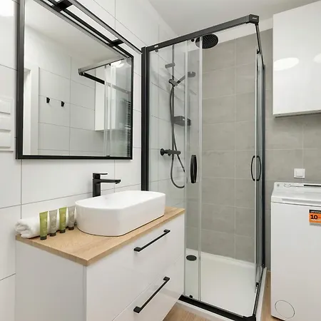 Апартаменты Seaside With Parking, Air Conditioning And Elevator Close To The By Renters Нехоже