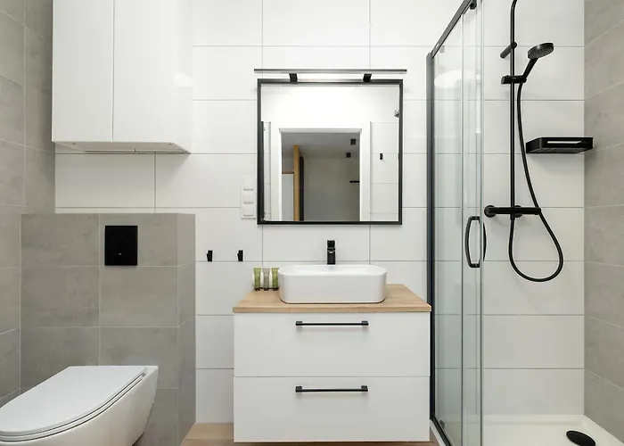 Seaside With Parking, Air Conditioning And Elevator Close To The By Renters アパート *