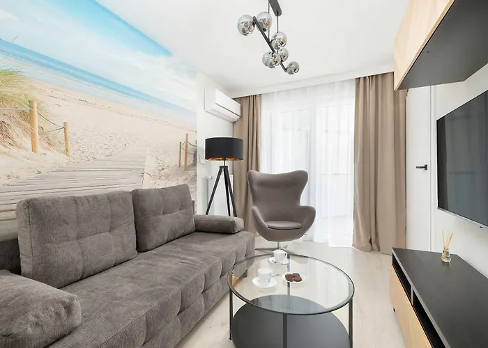 Seaside With Parking, Air Conditioning And Elevator Close To The By Renters アパート