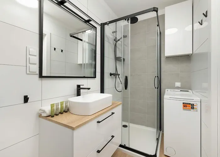 アパート Seaside With Parking, Air Conditioning And Elevator Close To The By Renters ニエホジェ